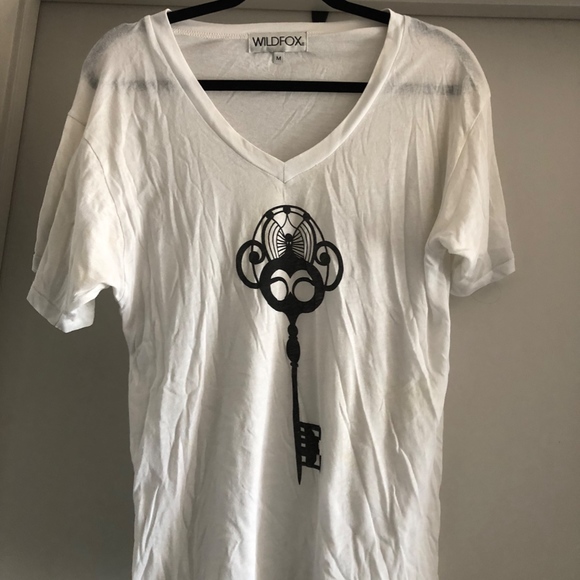Wildfox Tops - WildFox Secret Key Graphic V-neck shirt Wildfox Tops - WildFox Secret Key Graphic V-neck shirt